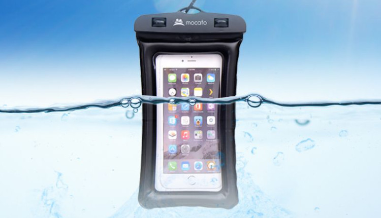 Sử dụng túi chống nước cho điện thoại
